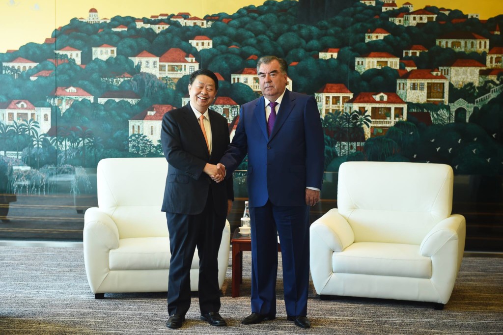 Эмомали Рахмон на встрече с президентом горнодобывающей компании Зиджин Чэном Джином Хэ; president.tj