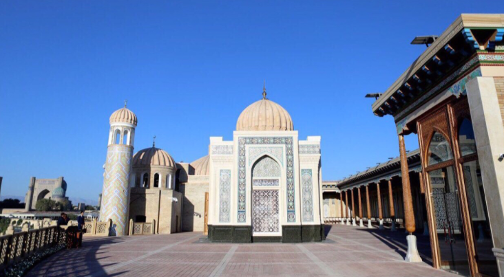 Мемориал Исламу Каримову в Самарканде у мечети Хазрата Хизр; фото: Инстаграм