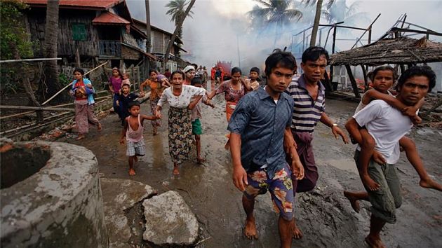 Рохинья бегут из Бирмы; фото: golosislama.ru