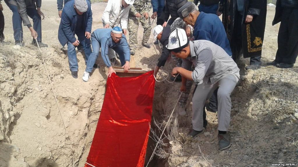 14 октября мумию девы захоронили в Баткенской области КР; фото: 5news.kg