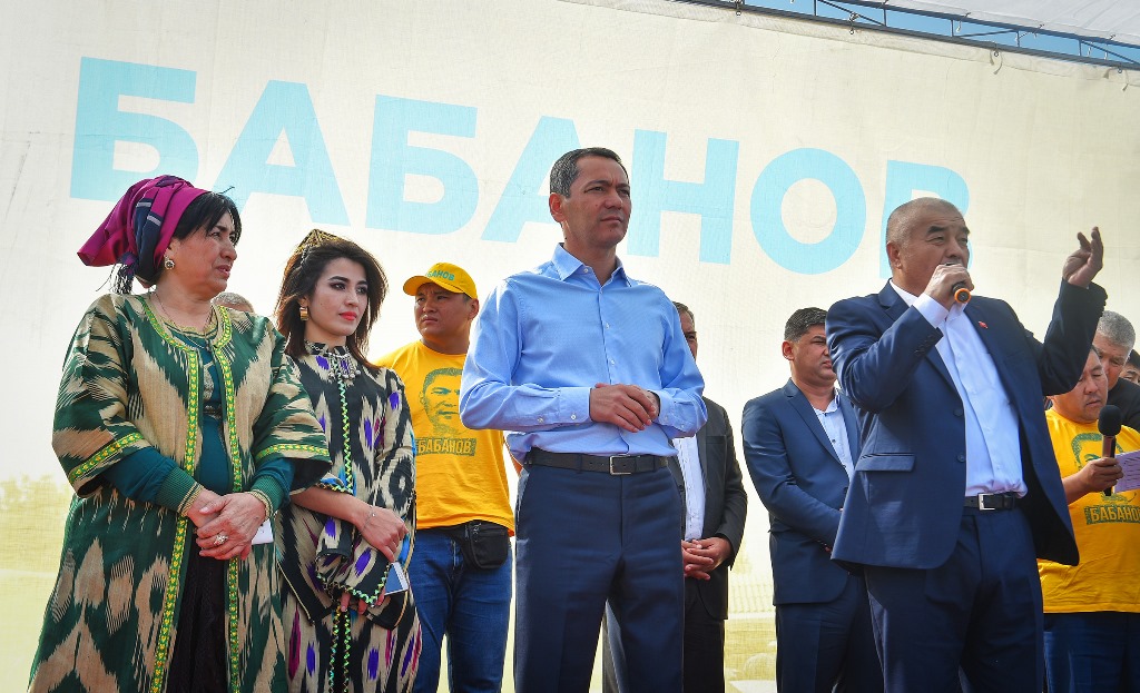 Омурбек Бабанов на встече с избирателями в Оше; фото: Открытый источник