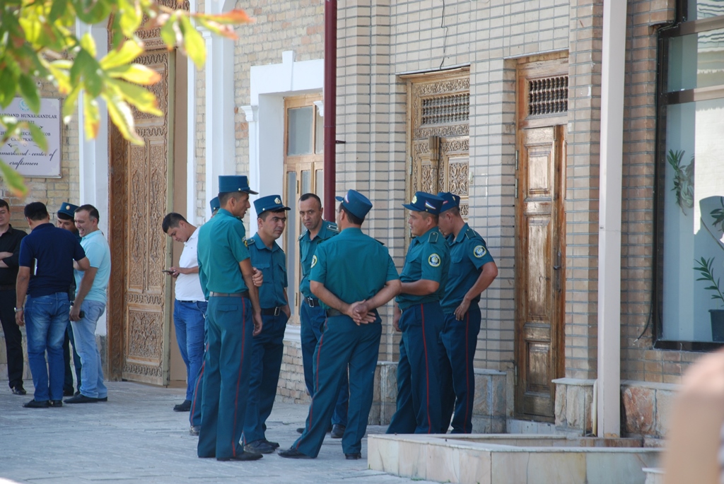 Милиционеры в Ташкенте; фото: открытый источник