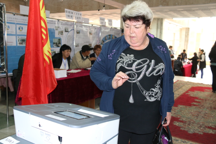 Голосование на участке в БГУ в Бишкеке; фото: Ц-1