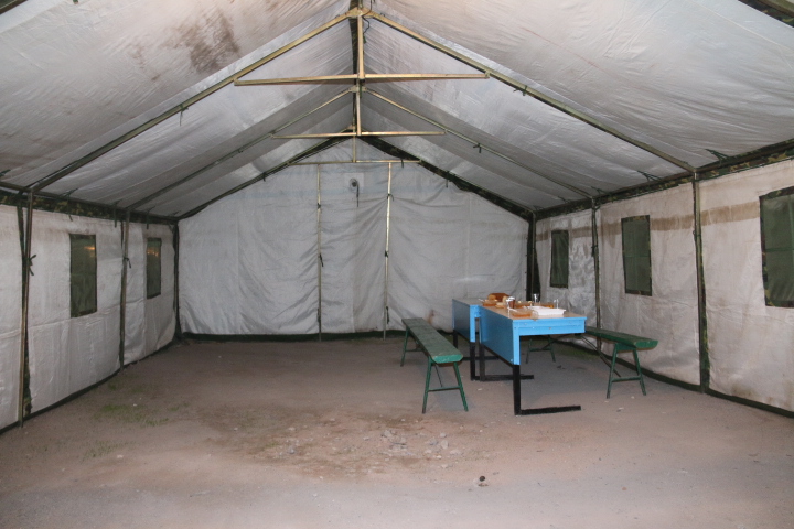 Палатки-столовые для водителей на границе; фото: Ц-1