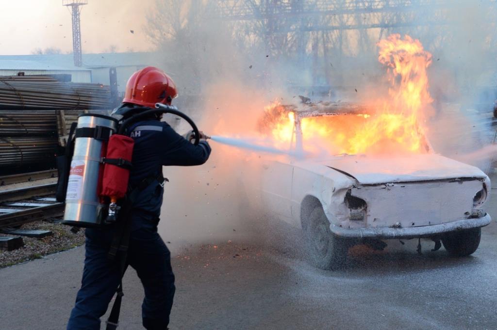 Ранцевый огнетушитель; Фото: ДЧС Алматы