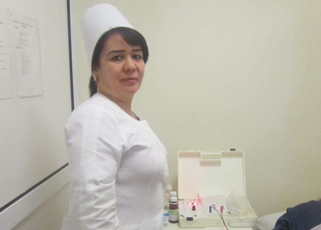Медсестра ташкентской клиники; фото: Ц-1