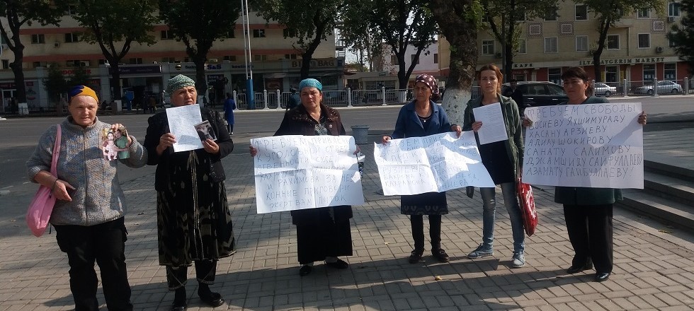 На пикете в Ташкенте 20 октября 2017 года; фото: ПАУ