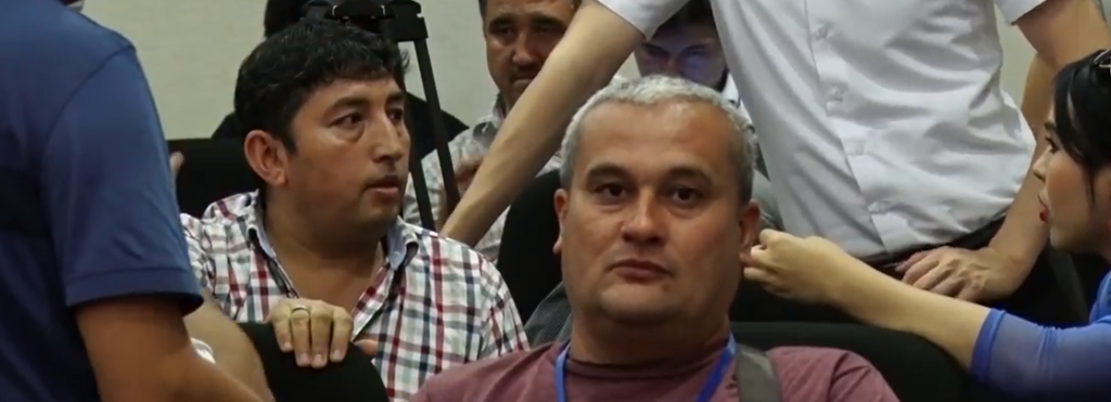 Бобомурод Абдуллаев на футбольной пресс-конференции в Ташкенте 6 сентября 2017 года; скриншот Ц-1