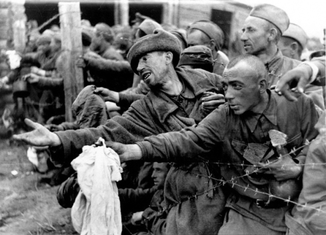 Советские военнопленные в фашистском плену; фото: архив СССР