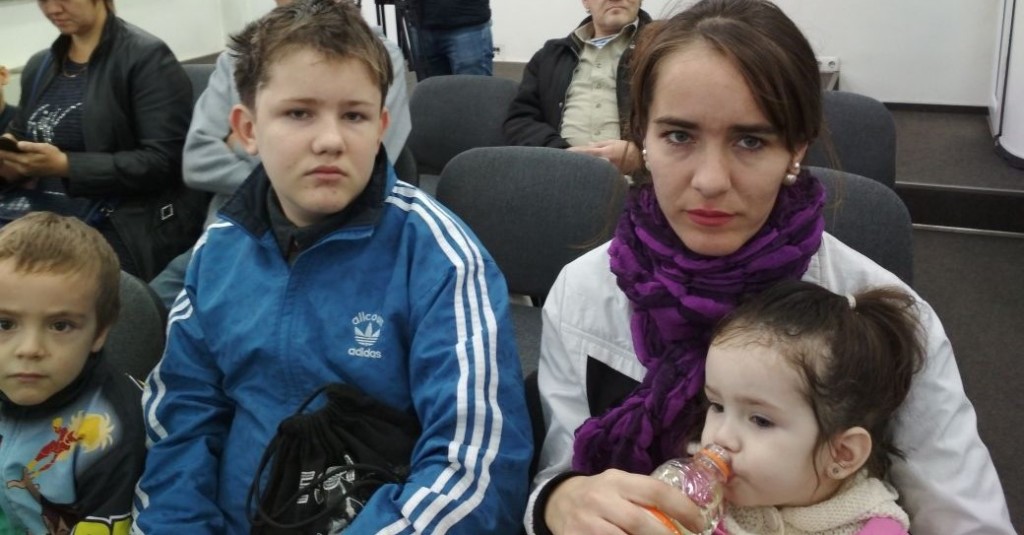 На фото: Анна Пудова со своими детьми; Ц-1