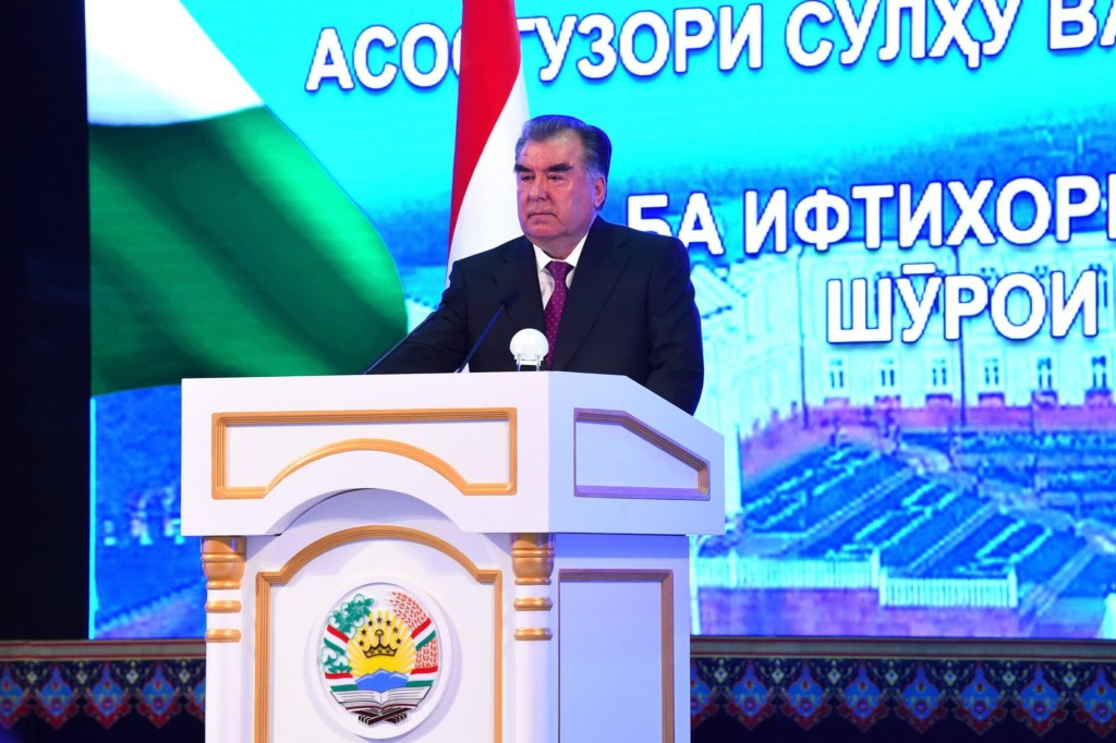 Эмомали Рахмон отмечает 25-летие со дня вступления в должность главы Таджикистана; фото: Facebook президента РТ