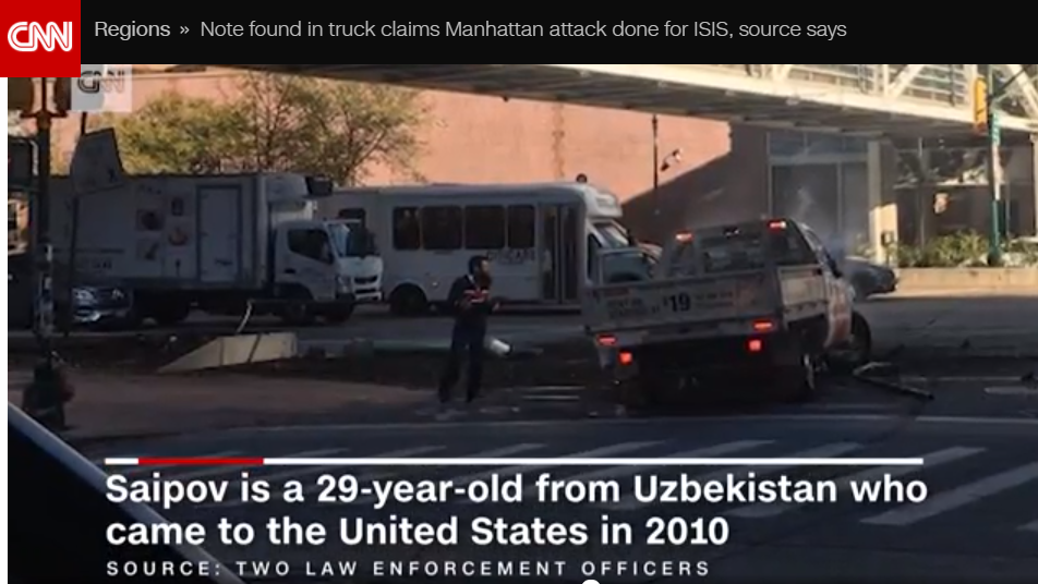 Саипов во время атаки после наезда на грузовике; скриншот с CNN