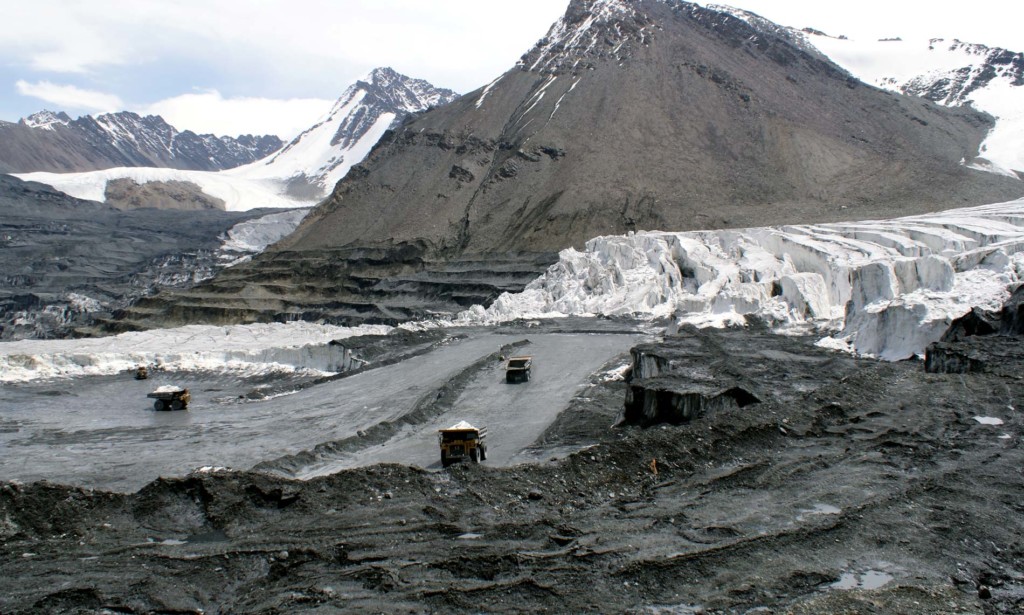 Добыча золота на высокогорном месторождении Кумтор в Кыргызстане; фото: свободный источник
