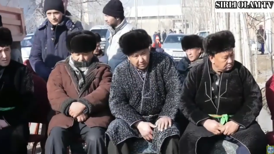 Турсунбай Мадрахимов их Наманганской области (в центре) потерял двух сыновей; скриншот
