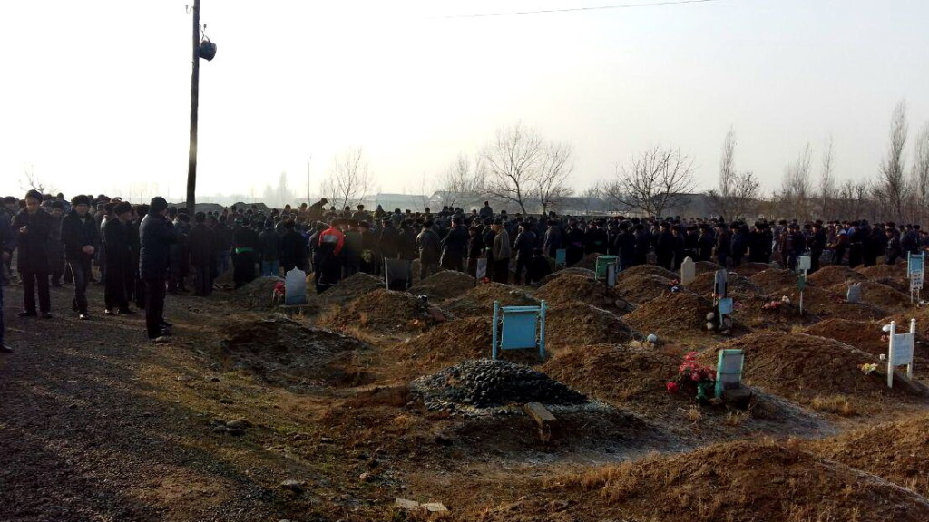 Кладбище в Туракурганском районе Наманганской области РУз; фото: Ц-1