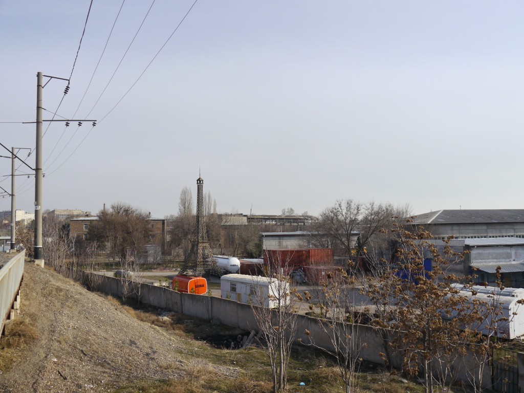 Копия Эйфелевой башни в Ташкенте - притягивает ташкентцев... Фото: Рифат Гумеров