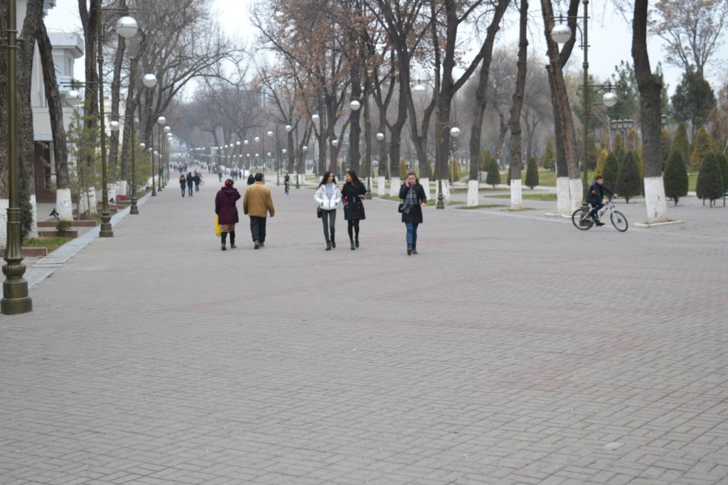 Центр Ташкента в день отставки Рустама Иноятова; фото: Ц-1