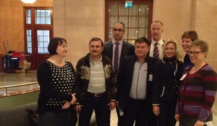 Мусаджон Бабаджанов (второй слева) в 2016 году на встрече с делегацией из Европарламента в Брюселе; фото: "Эзгулик"