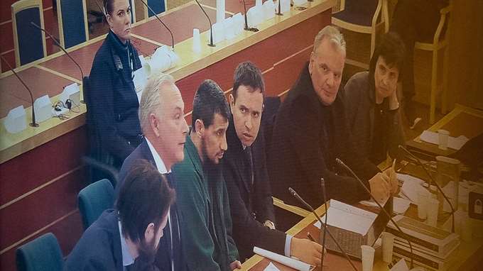 Рахмат Акилов (третий слева) в зале суда; фото: Expressen.se