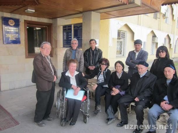 Соратники и коллеги Тилляева и Джуманиязова пришли на суд над ними в Ташкенте в 2014 году; фото: Uznews.net