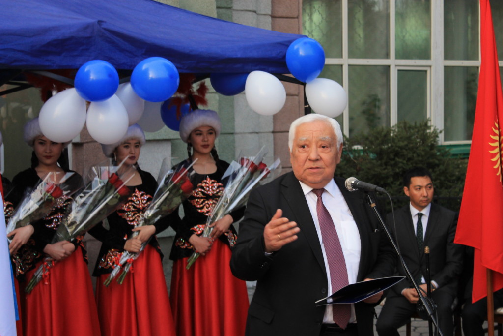 Церемония встречи в Бишкеке; фото: Ц-1