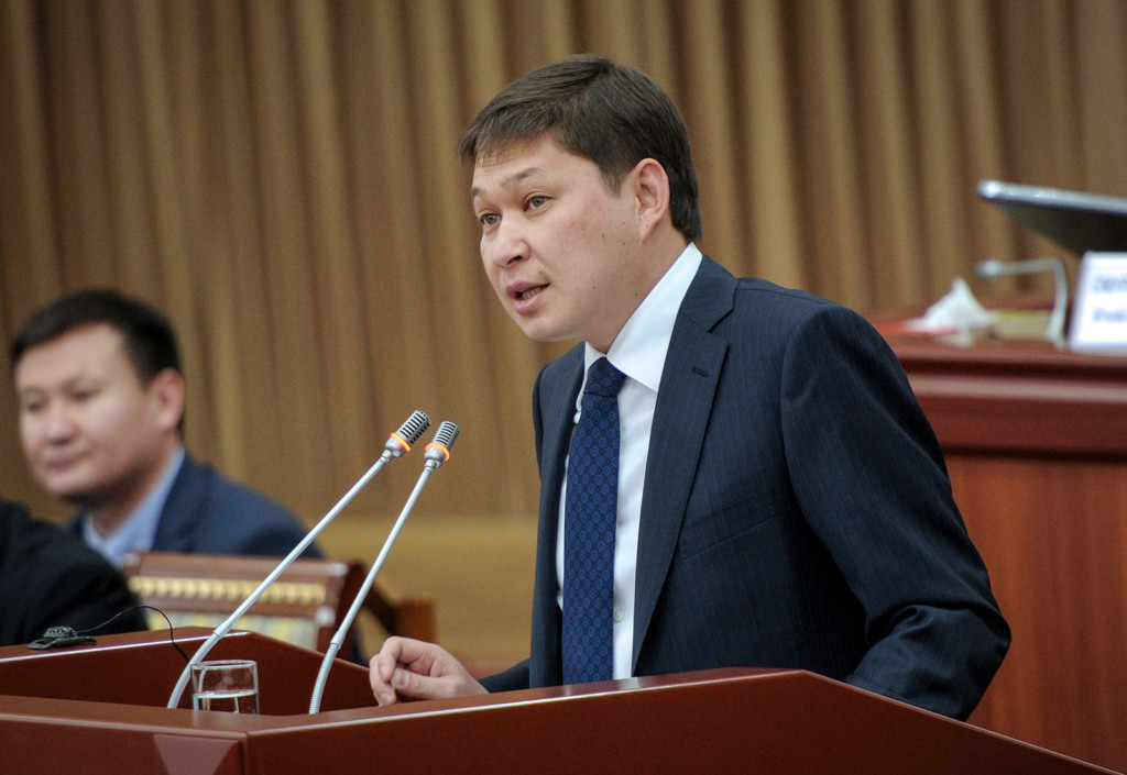 Сапар Исаков - 29-ый премьер-министр КР; официальное фото