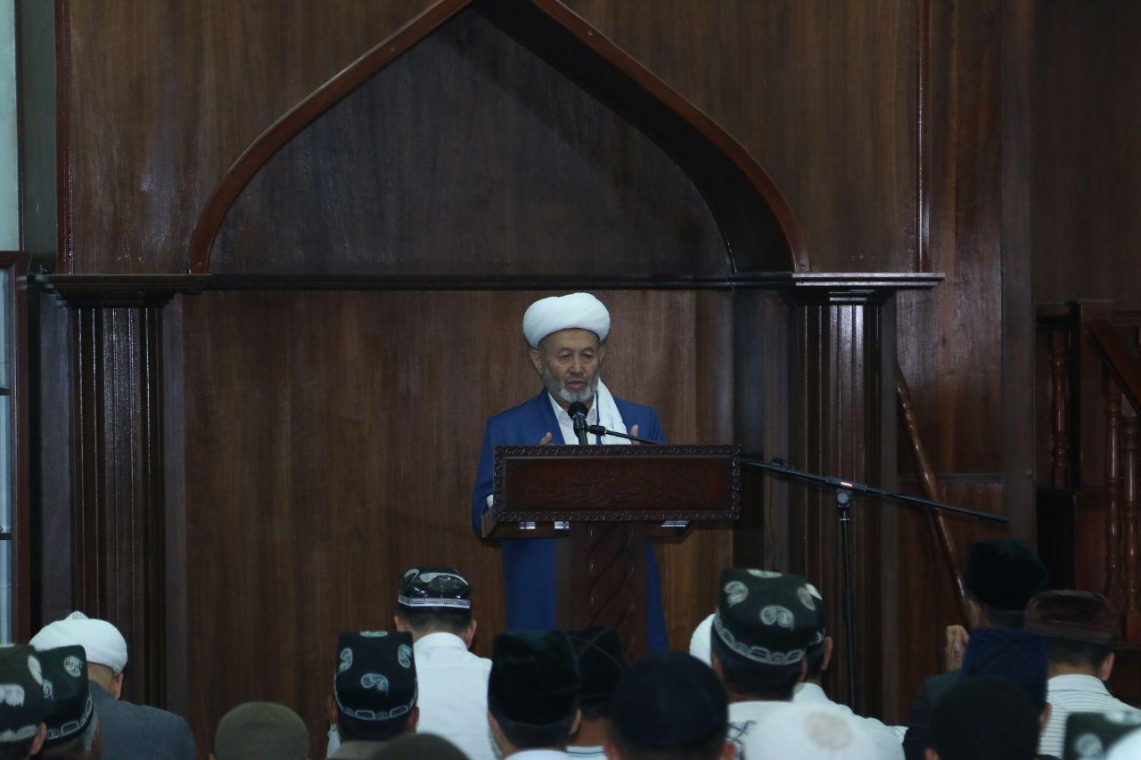 Муфтий Узбекистана Усманхон Алимов в мечети "Файзиобод" в Андижанской области 21 мая 2018 года; фото: УМУ