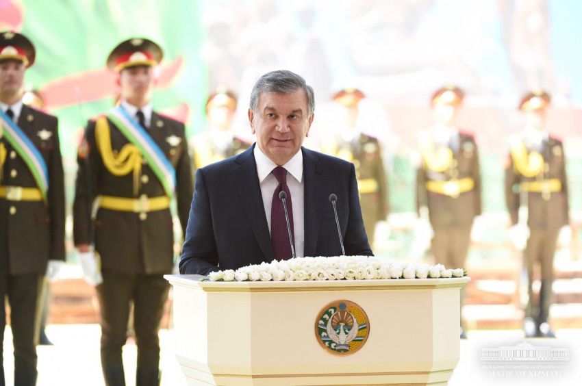Шавкат Мирзиёев во время выступления перед ветеранами в Ботаническом саду в Ташкенте; фото: пресс-служба