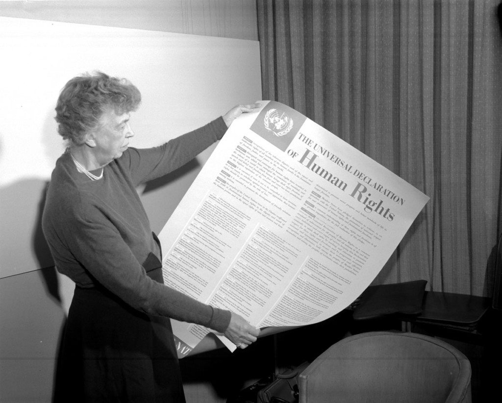 Элеонора Рузвельт читает Всеобщую декларацию прав человека; фото: un.org