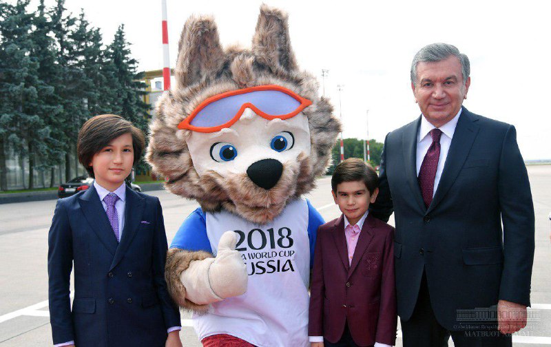 Шавкат Мирзиёев с сыном и внуком