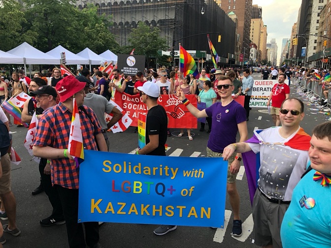 Гей-парад в Нью-Йорке; фото: "Радужная Америка"