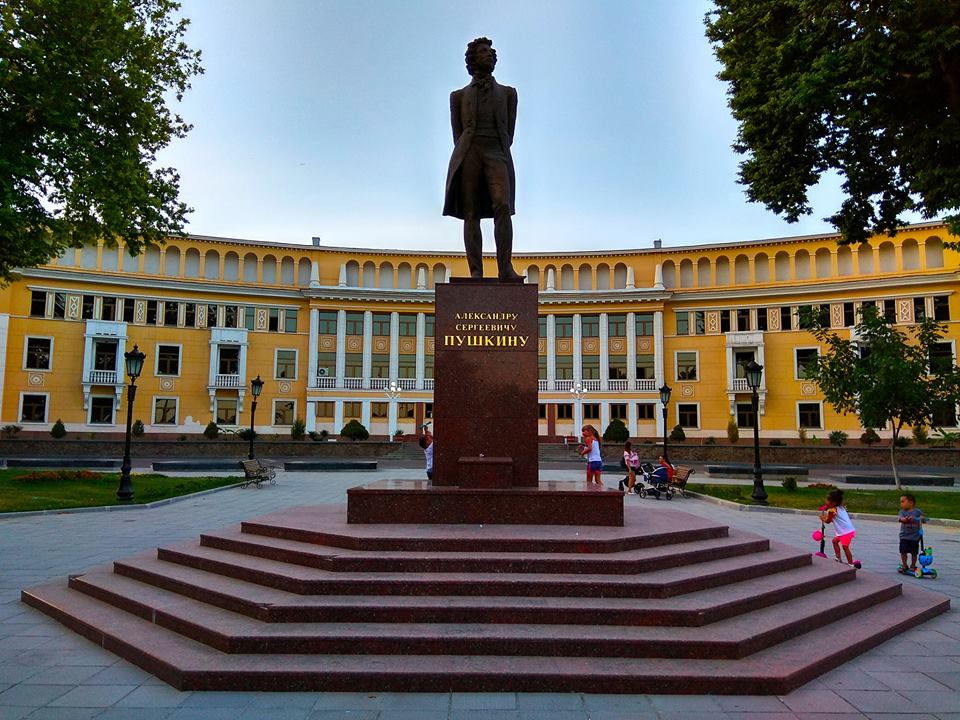 Памятник Александру Пушкину в Ташкенте; фото: Ирина Безрукова