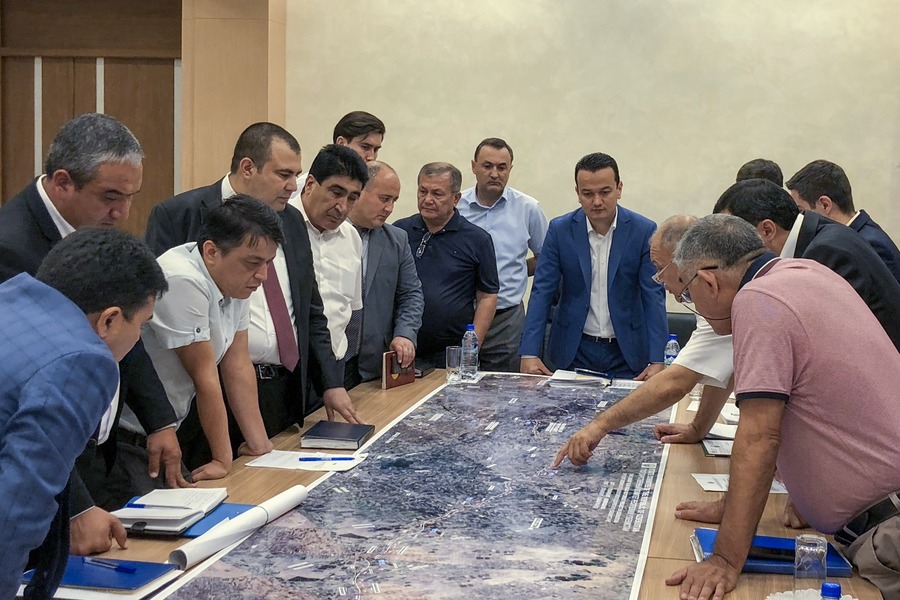 Обсуждение строительства платной дороги Ташкент - Самарканд; фото: пресс-служба Государственного комитета по инвестициям РУз