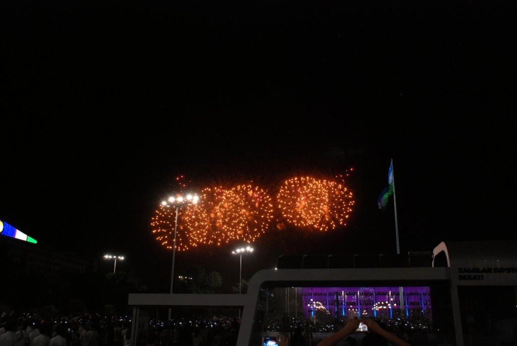 Салют в честь Дня независимости РУз; фото: Ц-1