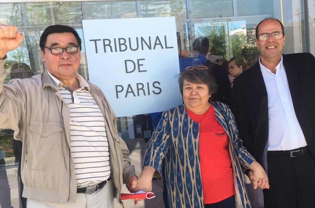 Мутабар Таджибаева и Рамазан Есергепов у здания суда в Париже 7 сентября 2018 года; фото: предоставлено Ц-1