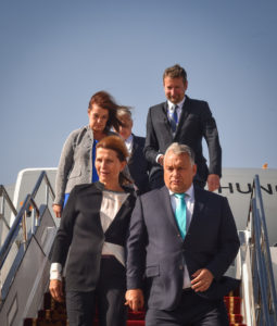 Виктор Орбан прибывает в Бишкек; фото: for.kg