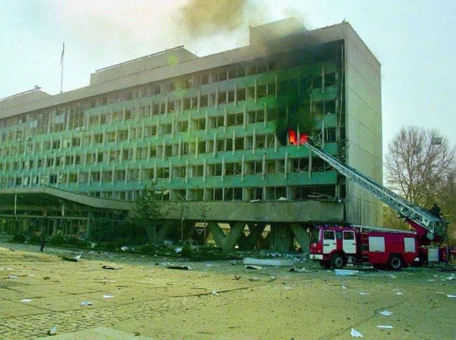 Здание Кабинета министров Узбекистана после взрывов 16 февраля 1999 года; фото: госархив