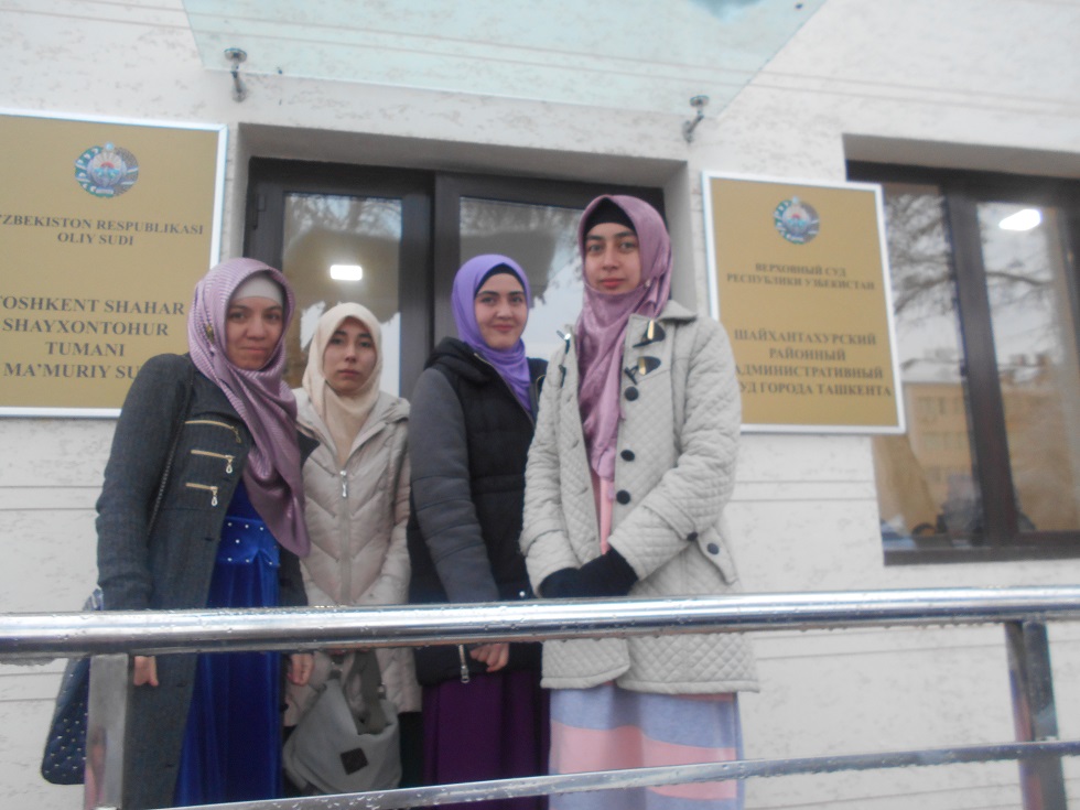 Отчисленные студентки Международной исламской академии в Ташкенте; фото: Елена Урлаева