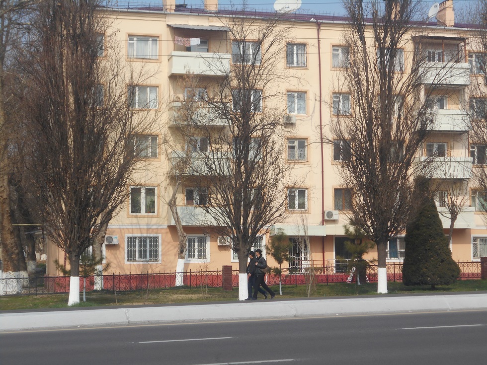 Вот такие дома власти намерены снести в Мирзо-Улугбекском районе Ташкента ради расширения президентской трассы; ПАУ