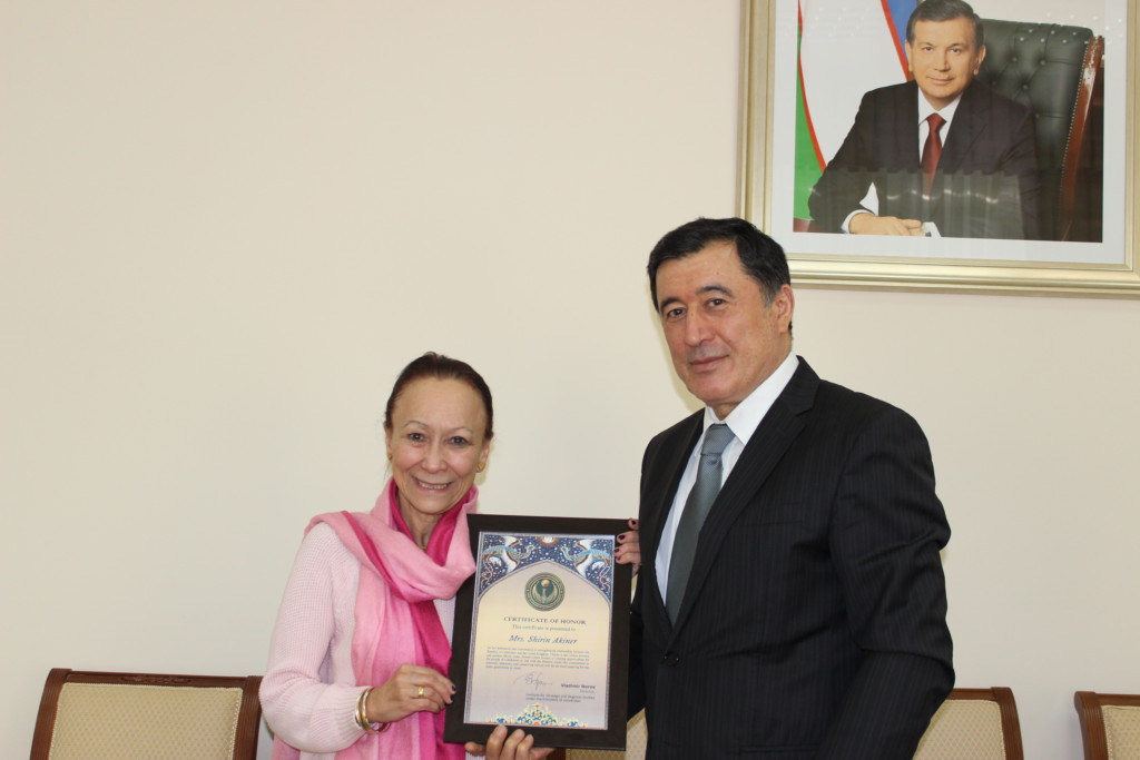 Ширин Акинер с Владимиром Норовым, директором Института стратегических исследований при президенте РУз в марте 2018 года в Ташкенте