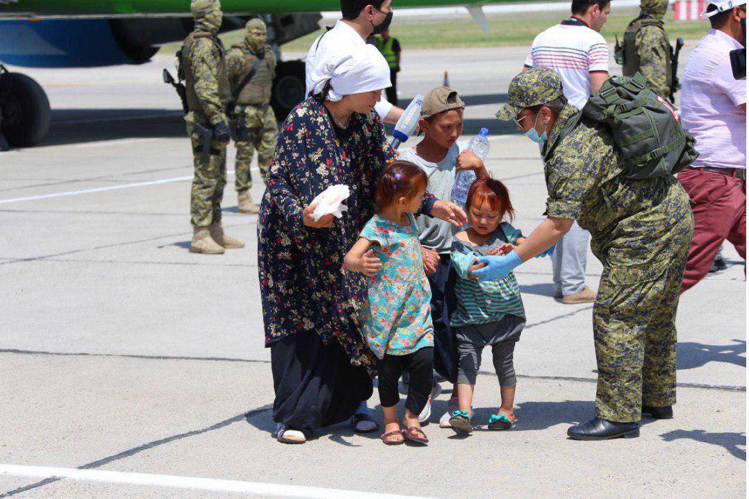 Возвращение в Узбекистан женщин и детей из Ближнего Востока; фото: Facebook