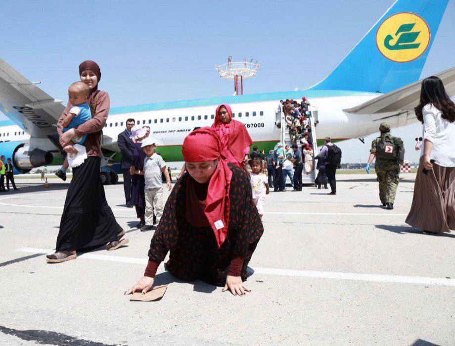Возвращенные в Узбекистан из Ближнего Востока женщины и дети; фото: Facebook