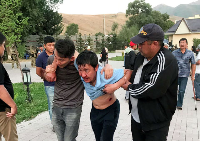 Во время штурма резиденции Алмазбека Атамбаева в селе Кой-Таш; фото: открытый источник