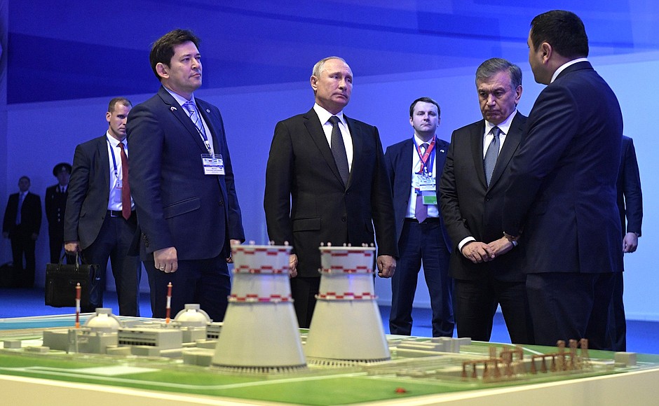 На церемонии запуска проекта АЭС в Узбекистане 19 октября 2018 года; она будет построена по образцу Нововоронежской АЭС-2; Кремль