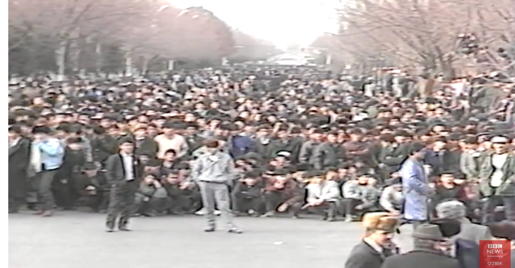 Митинг студентов с требованием хлеба в январе 1992 года в Ташкенте; скриншот
