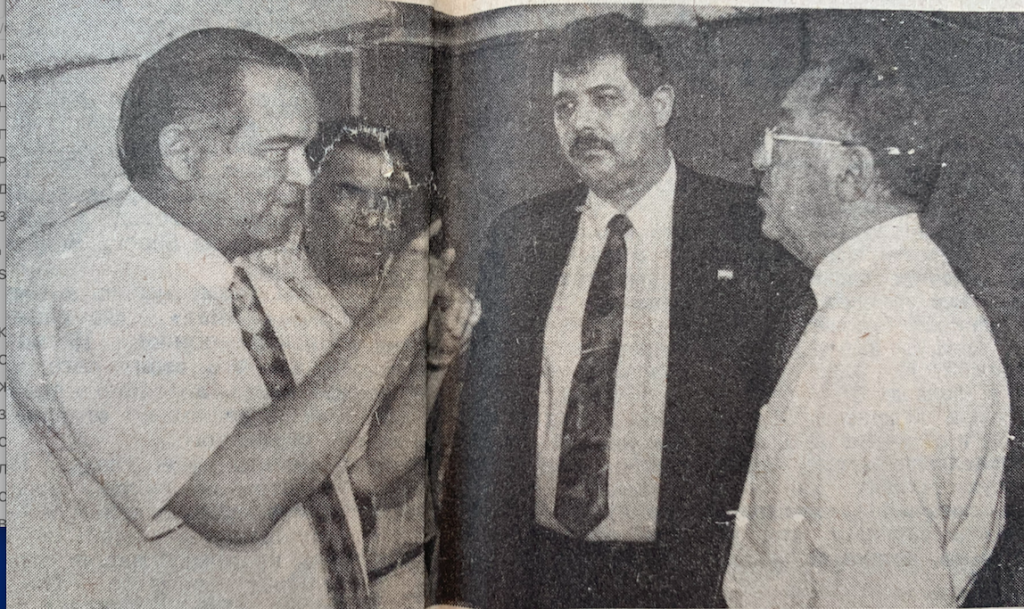 Ислам Каримов с дилером "Мерседес-Бенц" в Узбекистане Альбертом Буссонвилем и главой компании Вернером Нифером в 1992 году в Ташкенте; Ц-1