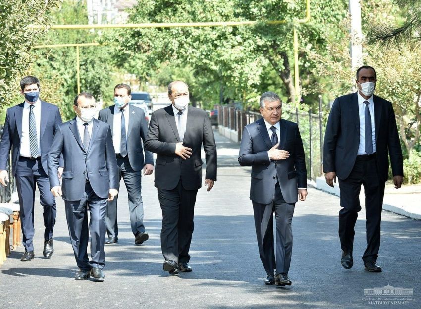 Президент Узбекистана Шавкат Мирзиёев - ему маска не нужна, а его гражданам - обязательно... president.uz