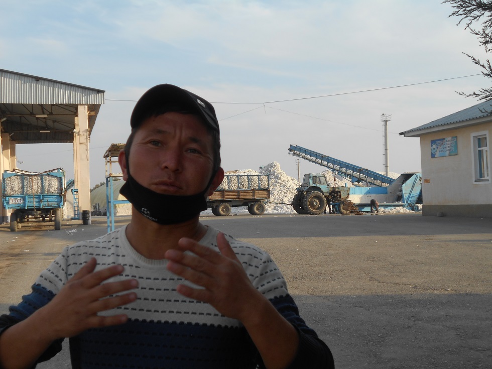 Работник кластера в Ташкентской области Узбекистана; фото: ПАУ