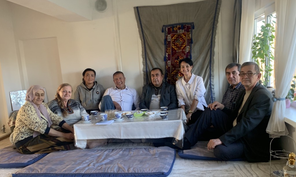 Галима Бухарбаева дома в Ташкенте с товарищами; Ц-1