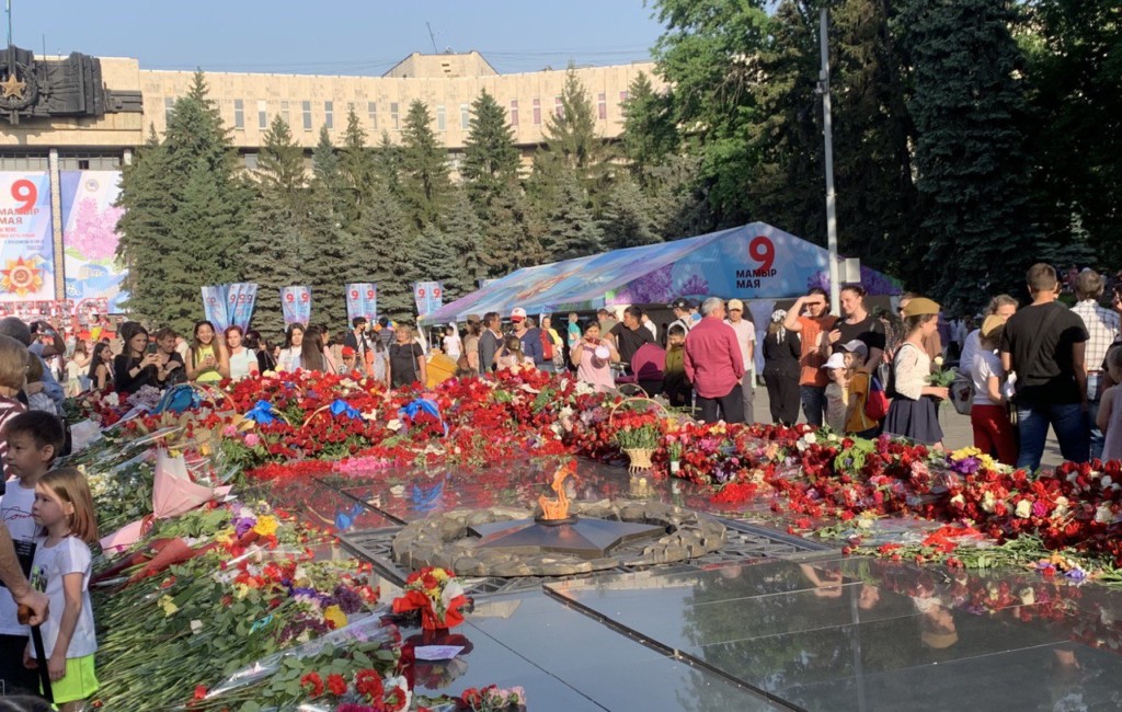 Вечный огонь в парке имени 28 панфиловцев в Алматы; Ц-1